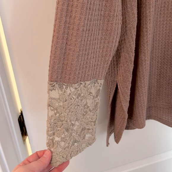Moa Moa waffle sweater with lace detail in taupe/brown, size 3X (fits 2X) - Picture 2 of 3